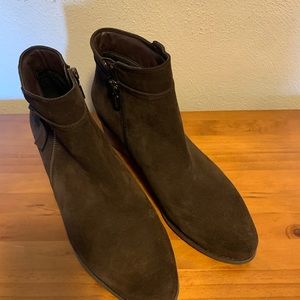 New Without Box. Blonde Waterproof Suede Bootie Size 11 Medium Chocolate Brown